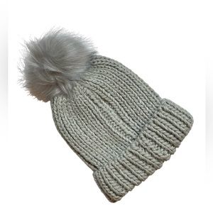 NWT Revolve Light Grey Bryce Chunky Knit Beanie, Removable Snap Faux Fur…